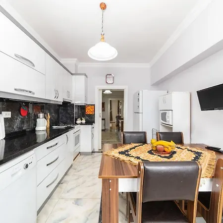 Pleasant Flat With Central Location Balcony And Bbq In Muratpasa Antalya