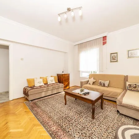 Pleasant Flat With Central Location Balcony And Bbq In Muratpasa
