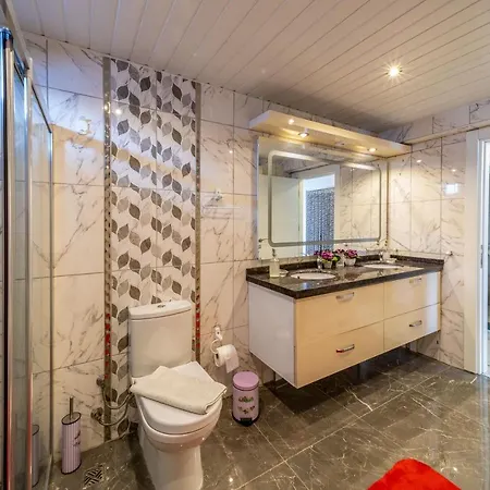 Pleasant Flat With Central Location Balcony And Bbq In Muratpasa Antalya