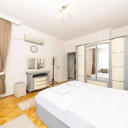 דירה Pleasant Flat With Central Location Balcony And Bbq In Muratpasa אנטליה