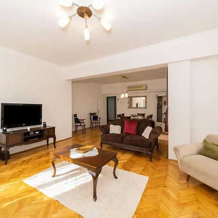 Pleasant Flat With Central Location Balcony And Bbq In Muratpasa